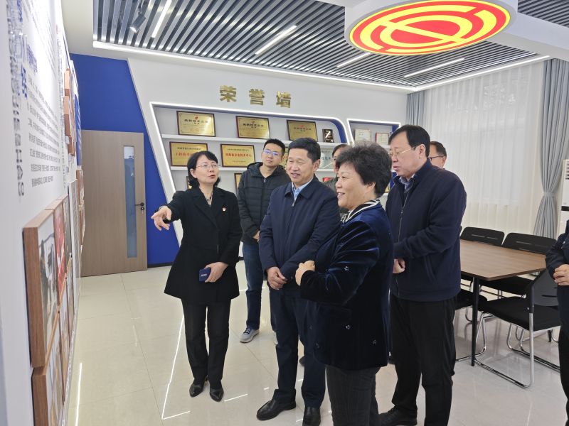 看看男人日女人的逼视频2025年05月09日上午 安阳市人大常委会副主任、市总工会党组书记、主席夏军一行莅临华阳电磁铁参观调研；对公司2023年全国五一劳动奖章获得者汪利娜慰问，并听取劳模工作室相关情况汇报